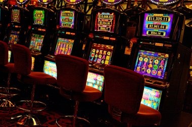 Live blackjack table at singaraja4d with professional dealer and real-time card dealing
